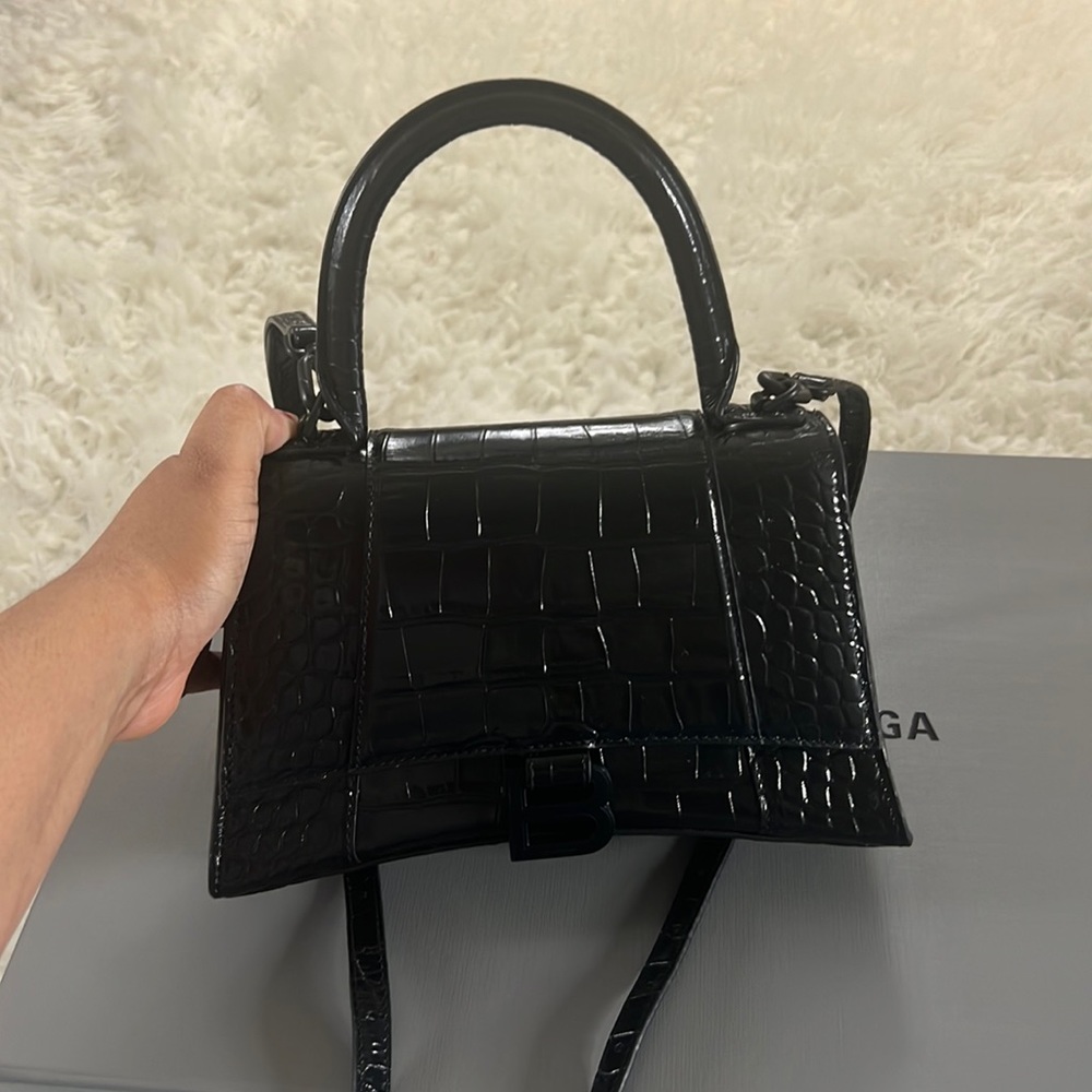 Balenciaga's bag has only been used five times. It comes with the original box .
